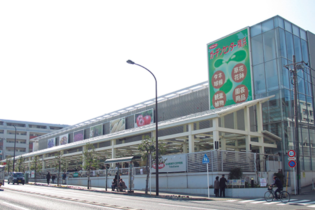 屋外売り場に屋根を設置し、再リニューアルしたガーデンセンター横浜(2013年3月)