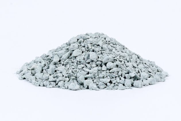 グリーンタフは、肥料を引っ掛ける力はないが、ケイ酸やカリなど植物に必要な微量要素（ミネラル）を含み、それを少しずつ放出する力がある。